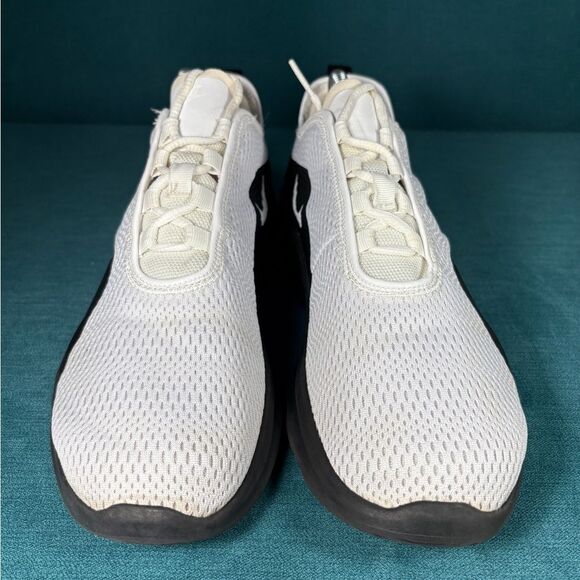 Size 9.5 - Women’s Nike Air Max Motion 2 shoes - Picture 5 of 9